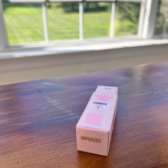 UNFAZED- New in Box Jeffree Star Velvet Trap Lipstick  Nude Olive Lipstick Green - Picture 7 of 7